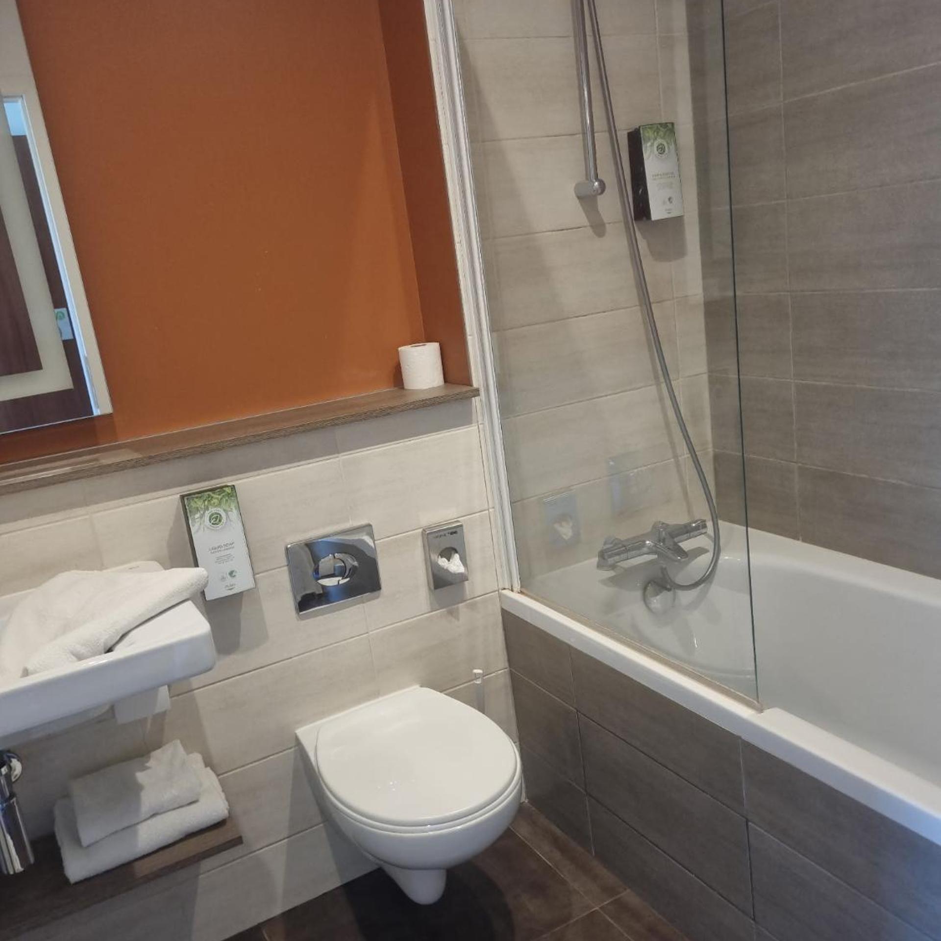 غرفة رباعية بسرير مزدوج مع أريكة، Hotel Campanile Metz Nord - Talange 4/5