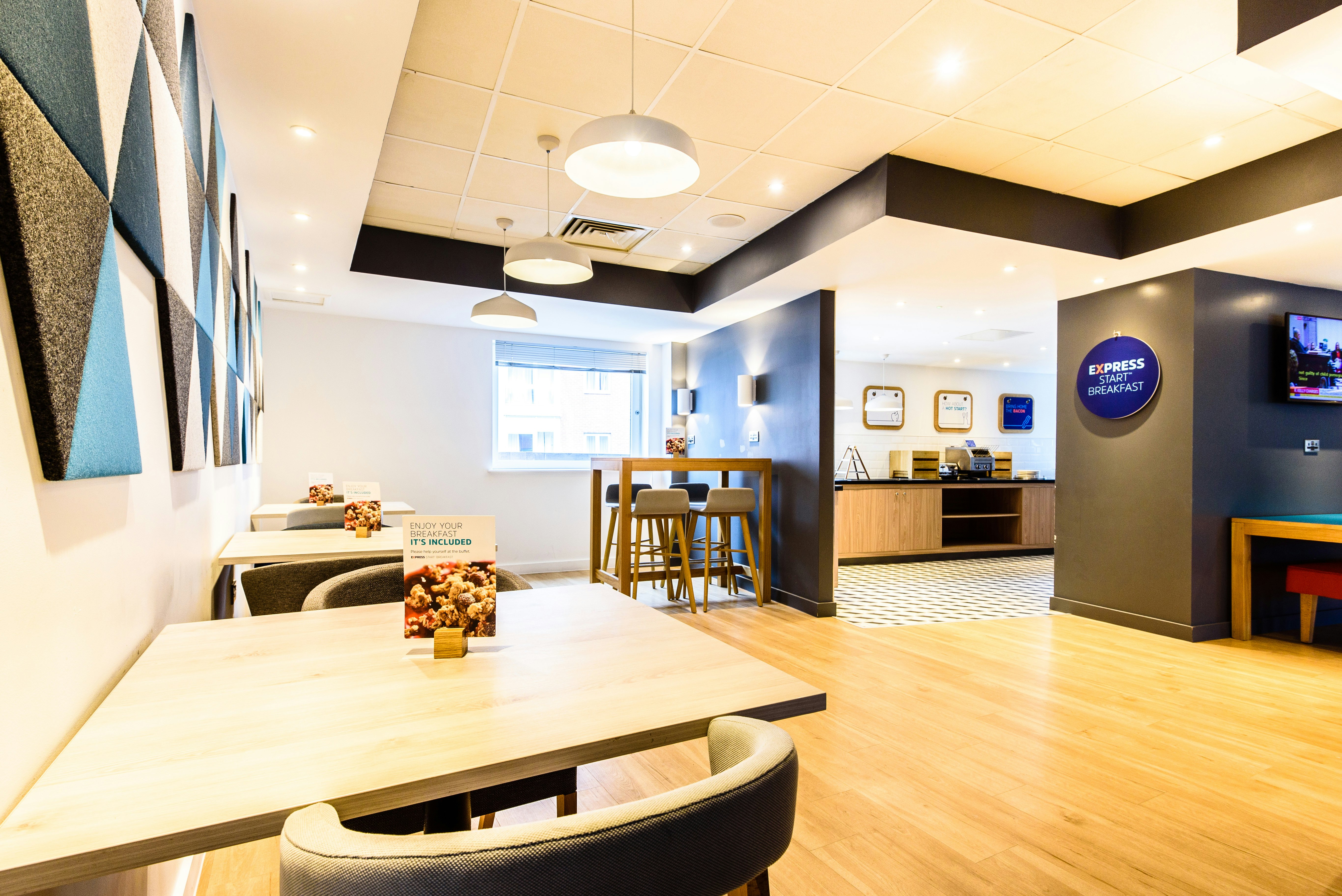Holiday Inn Express Portsmouth Gunwharf Quays 39/56