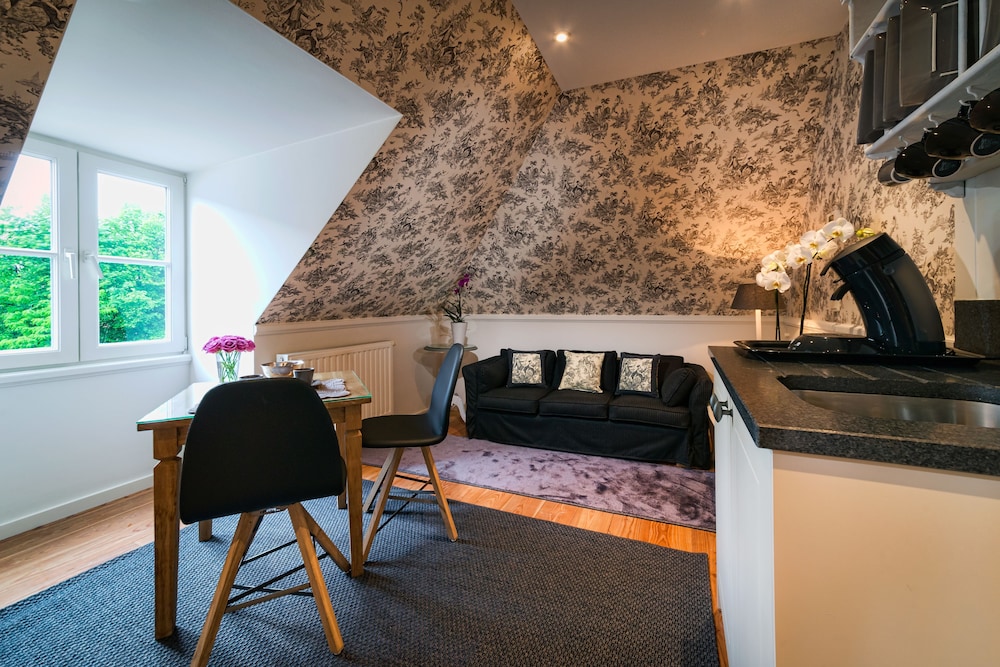 Canalside House - Luxury Guesthouse 12/20