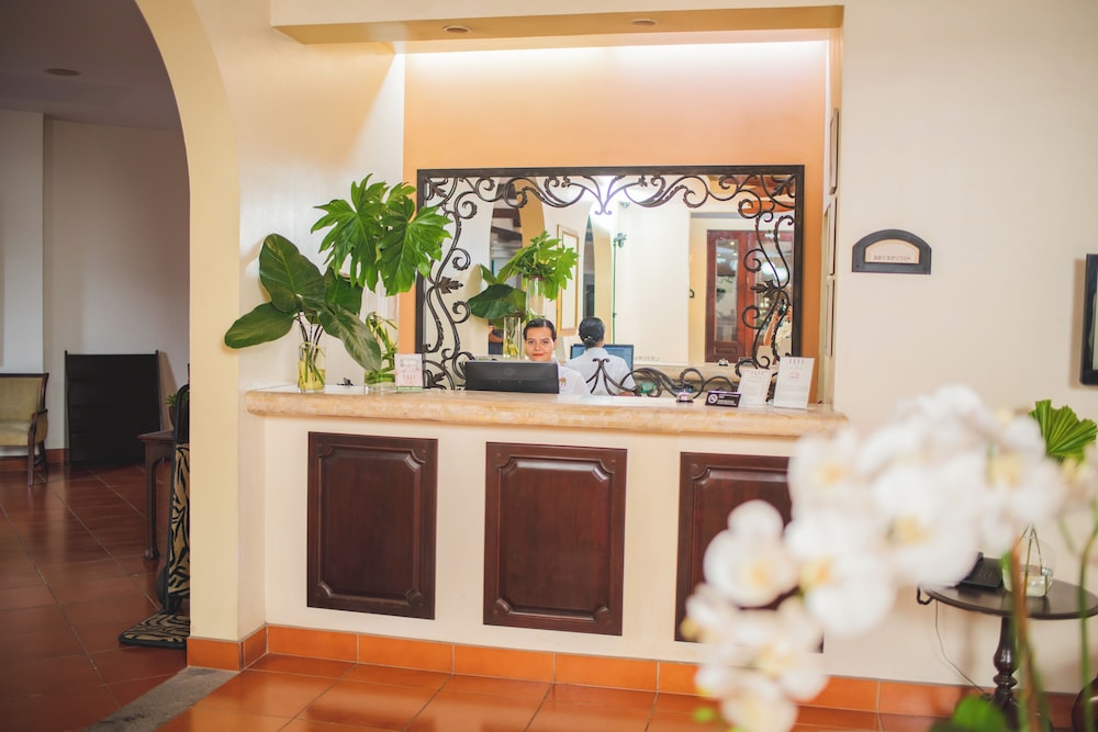 Hotel Los Portales 7/50