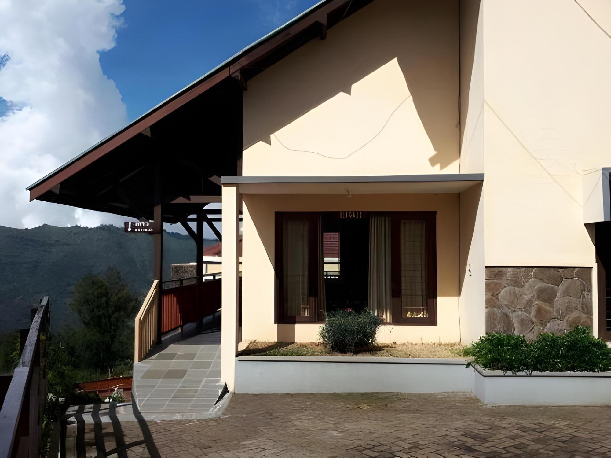 Lava View Lodge 3/19