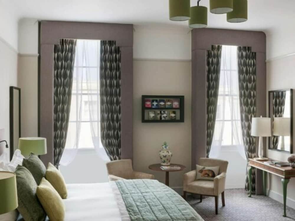 Queens Hotel Cheltenham 5/53