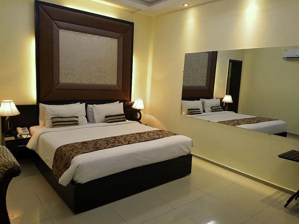 Grand Enclave 19/39