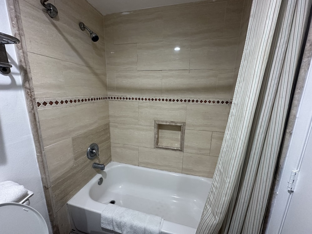 غرفة أساسية بسريرين كوين، Palm Inn Riverside 4/6