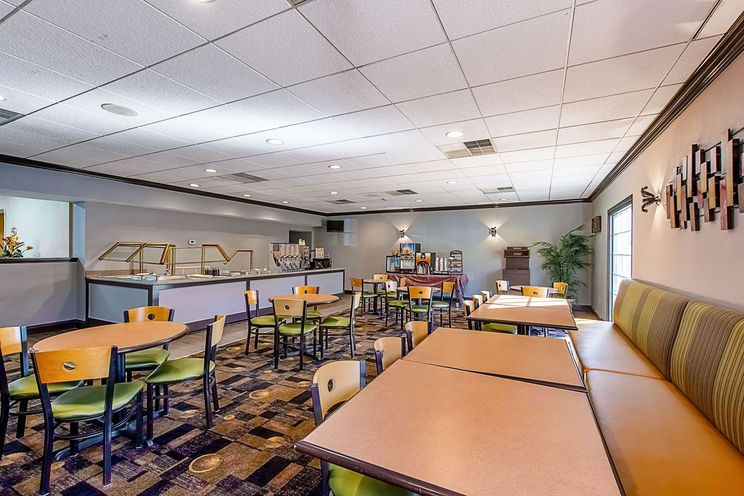 Clarion Inn Columbia Airport 16/23