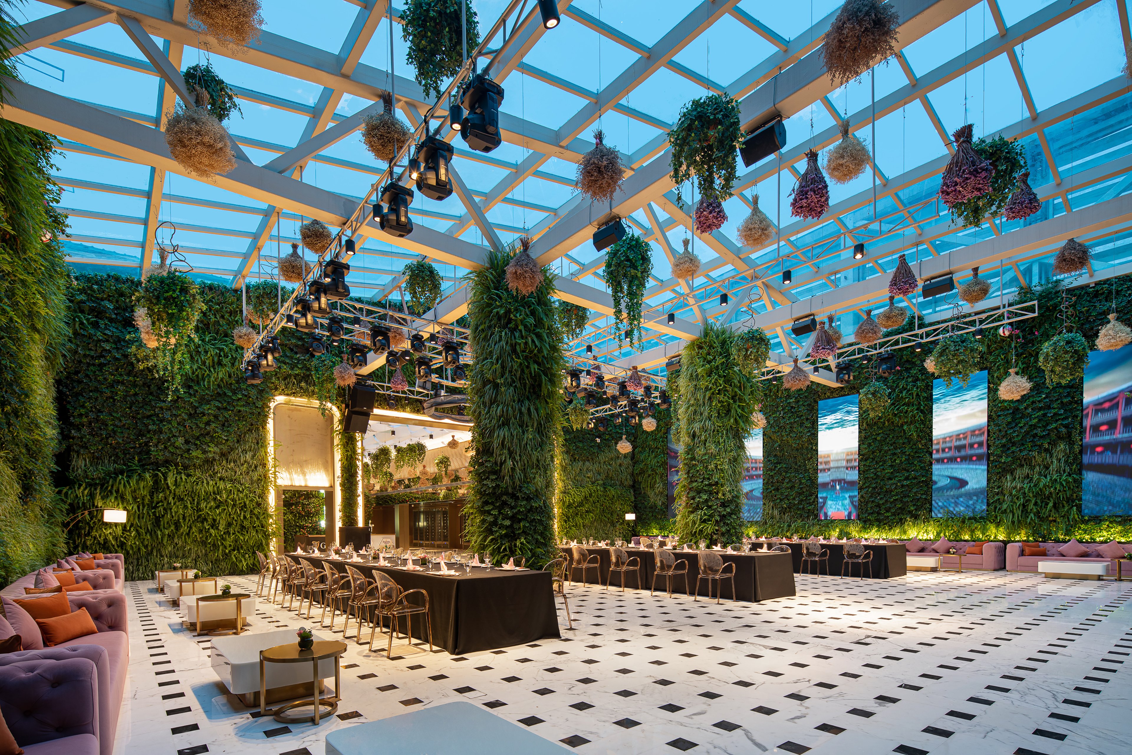 Intercontinental Chengdu Century City 7/82