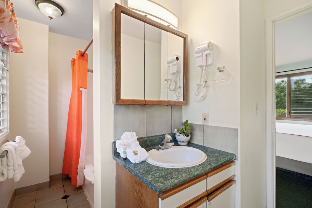 Kauai Inn 48/50