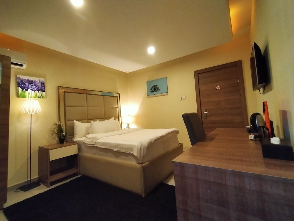 Iris Hotel 20/50