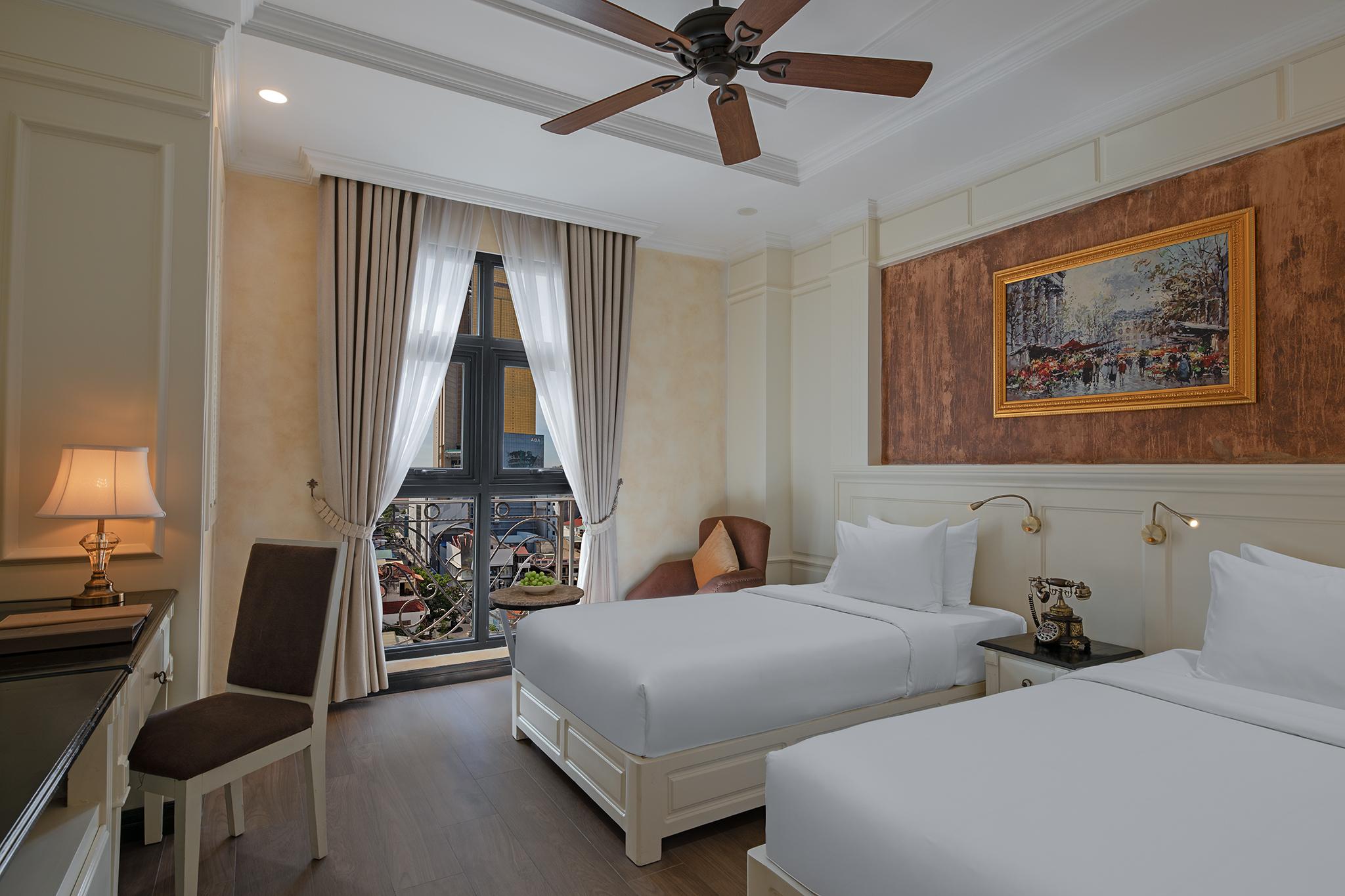Deluxe, Twin Beds, Urban View