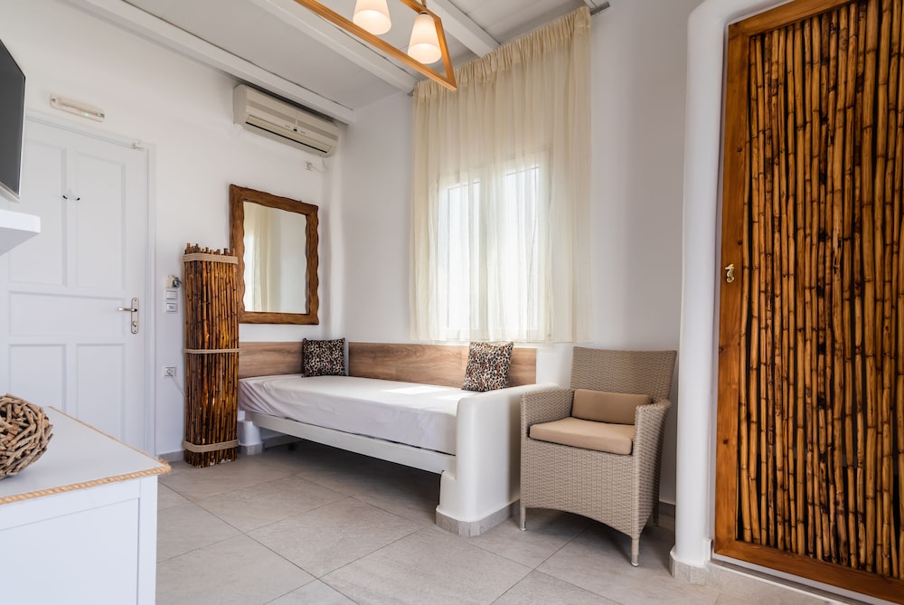 Niki Savvas Studios And Suites 26/73