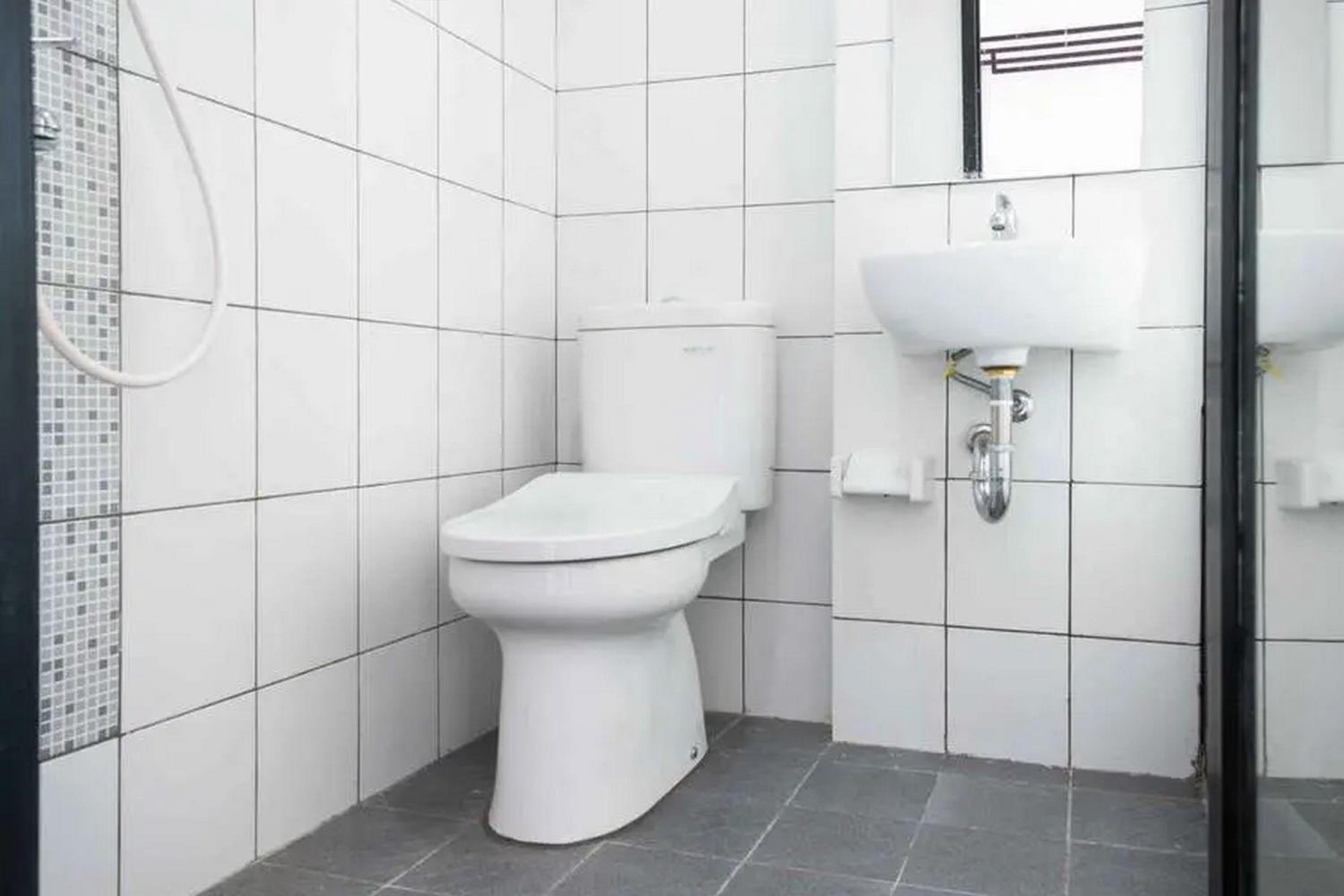 RedDoorz Plus near ICE BSD 2 39/42