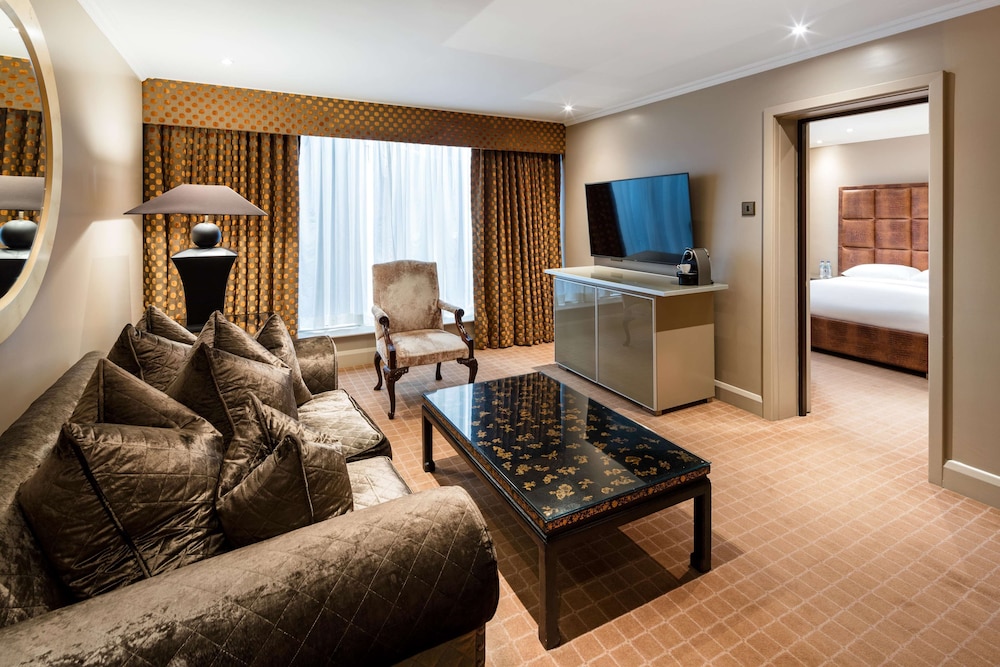 Radisson Blu Hotel, London Heathrow 35/55