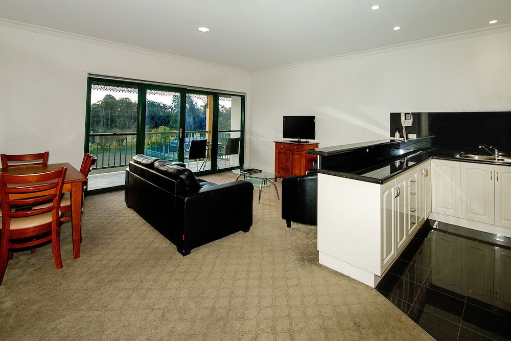 Yarrawonga Mulwala Golf Club Resort 55/86