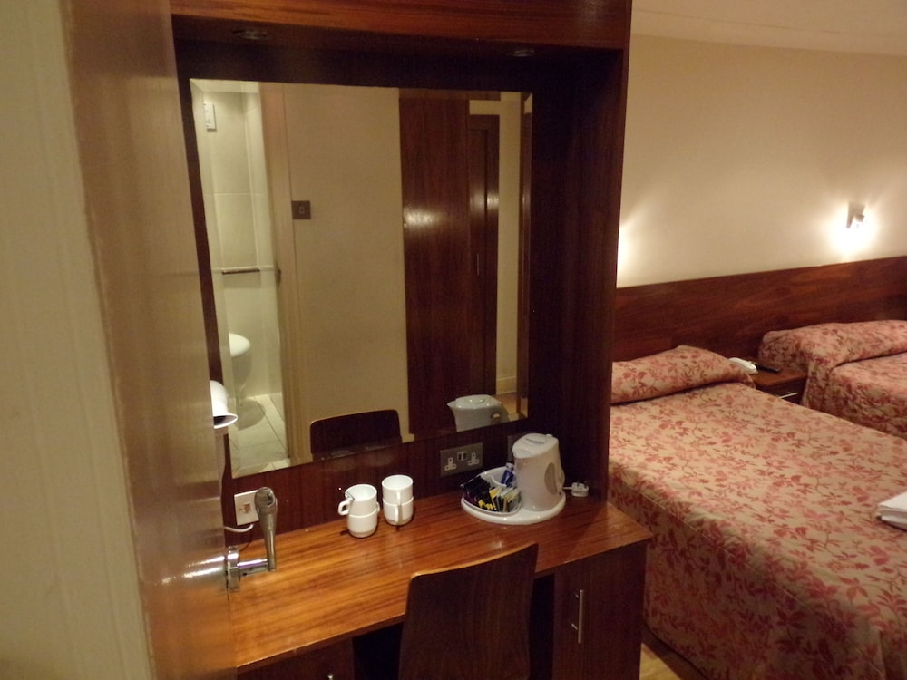 Wedgewood Hotel 13/66