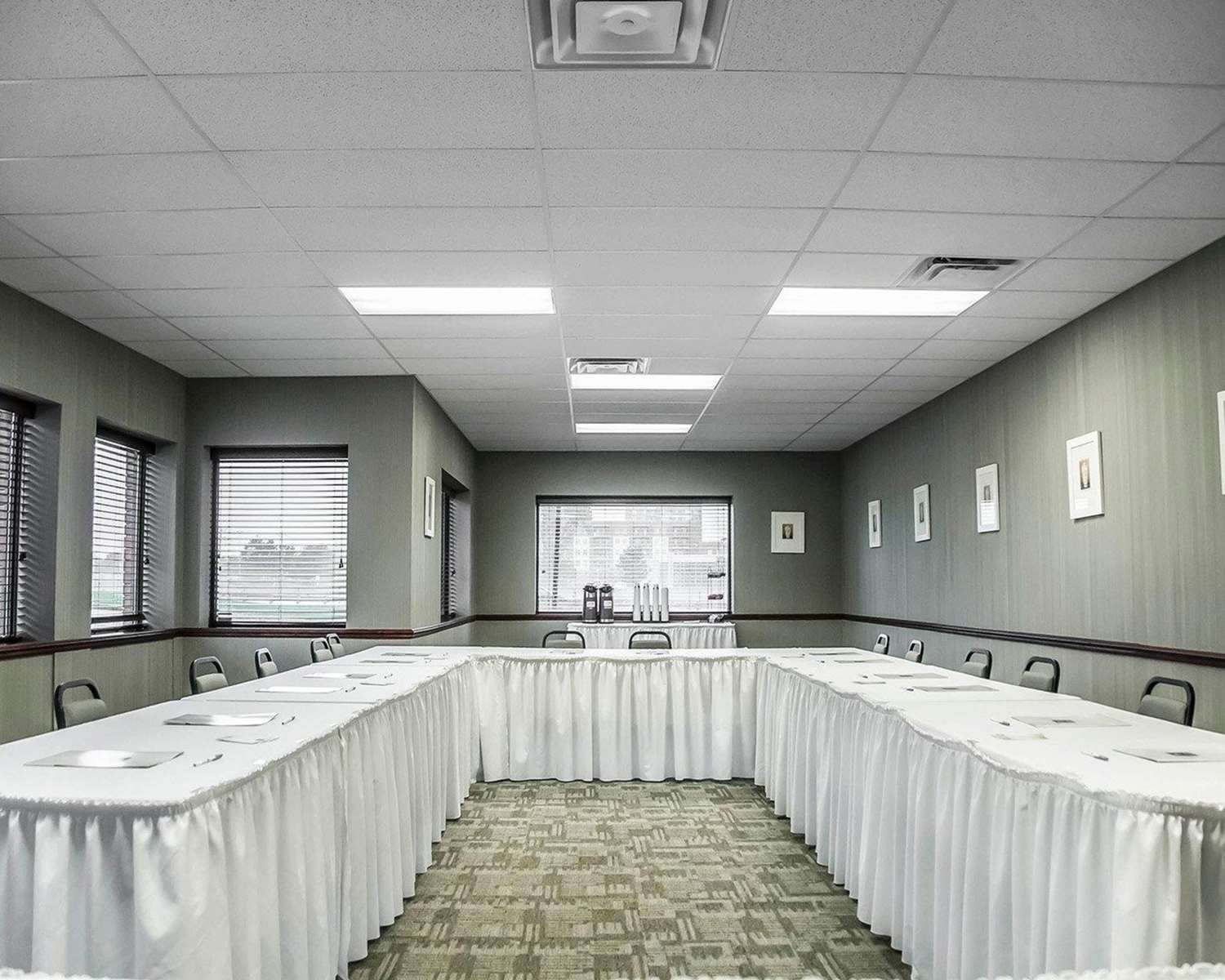 Comfort Inn Laval 12/28