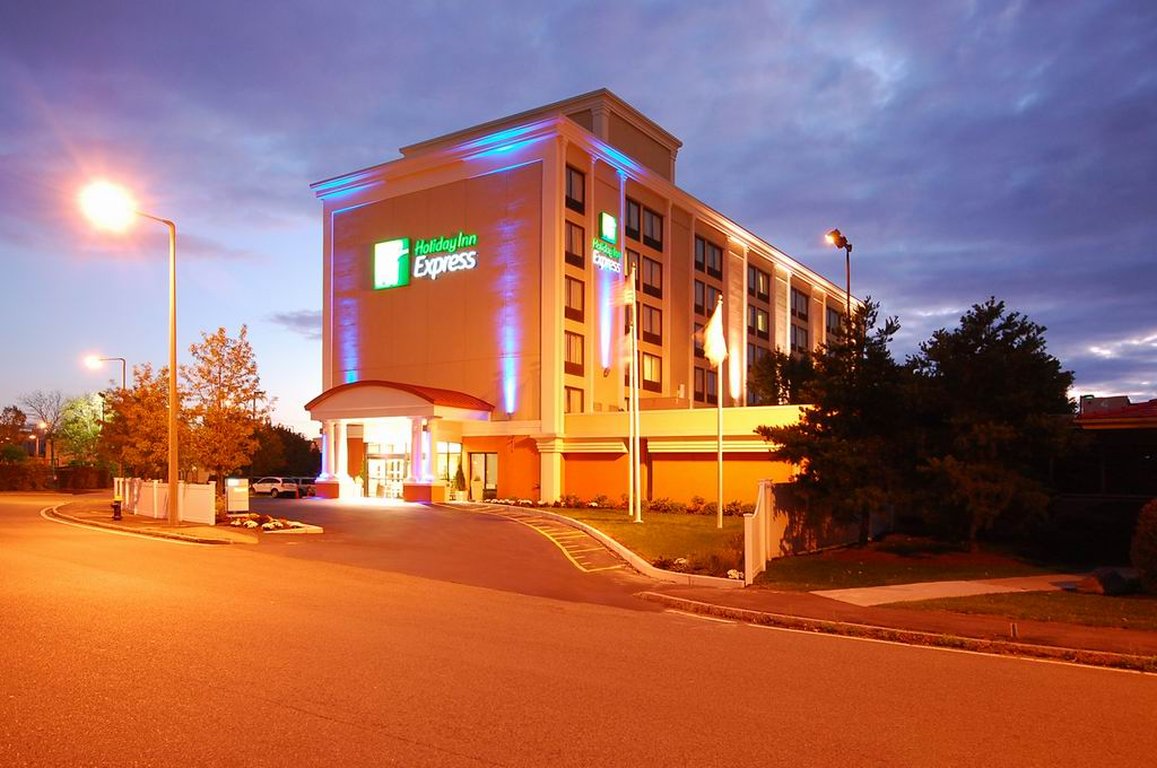 Holiday Inn Express Boston 8/63