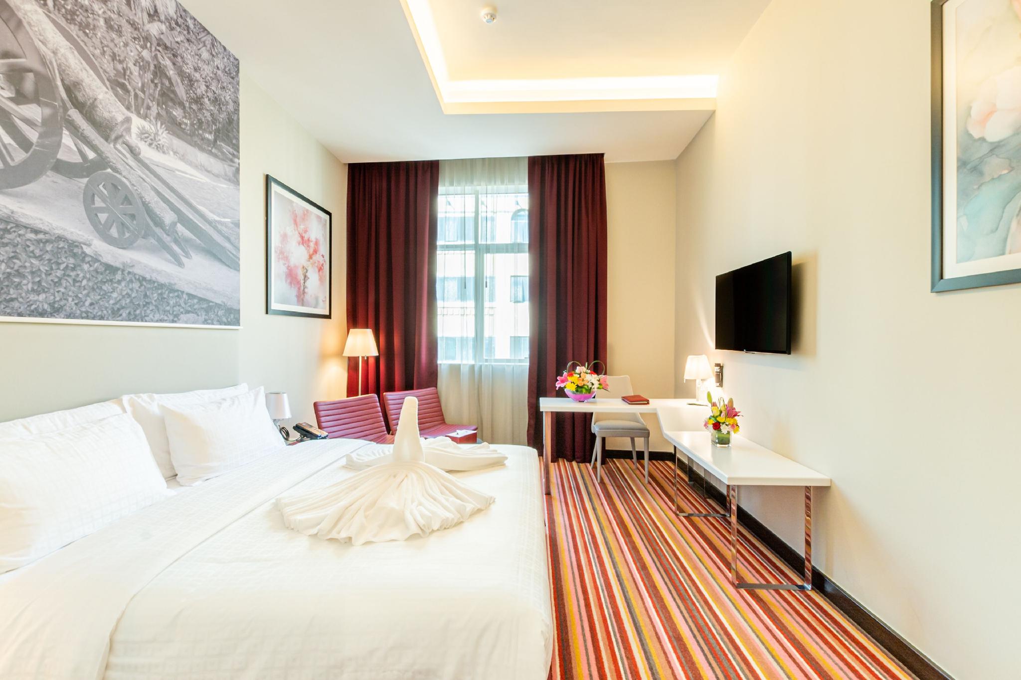 ROOM, DOUBLE BED