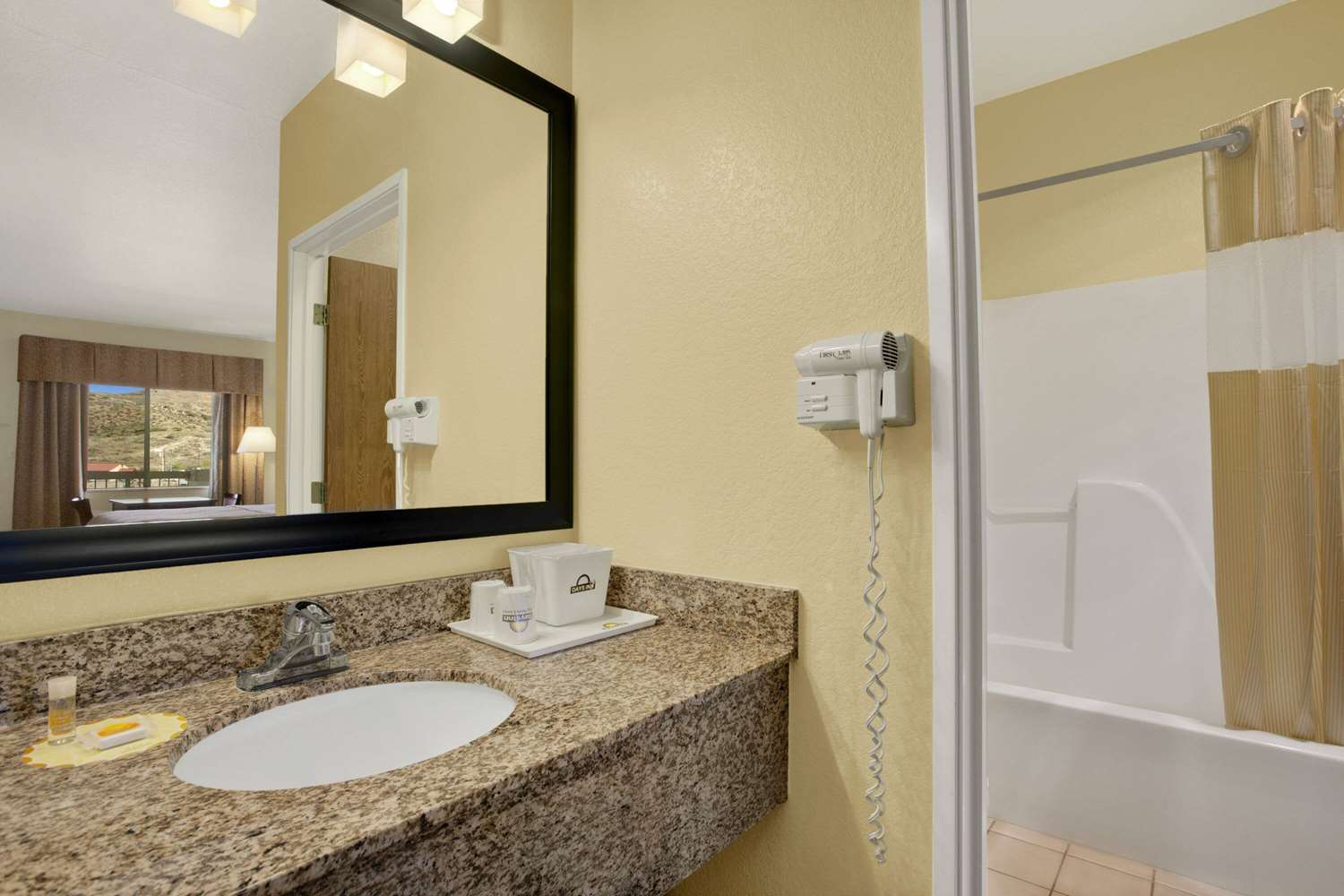 Days Inn by Wyndham Globe, Arizona 20/21