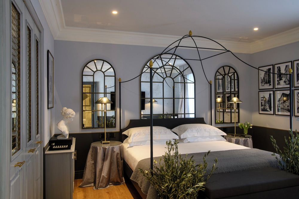 BRISTOL, DELUXE, DOUBLE BED