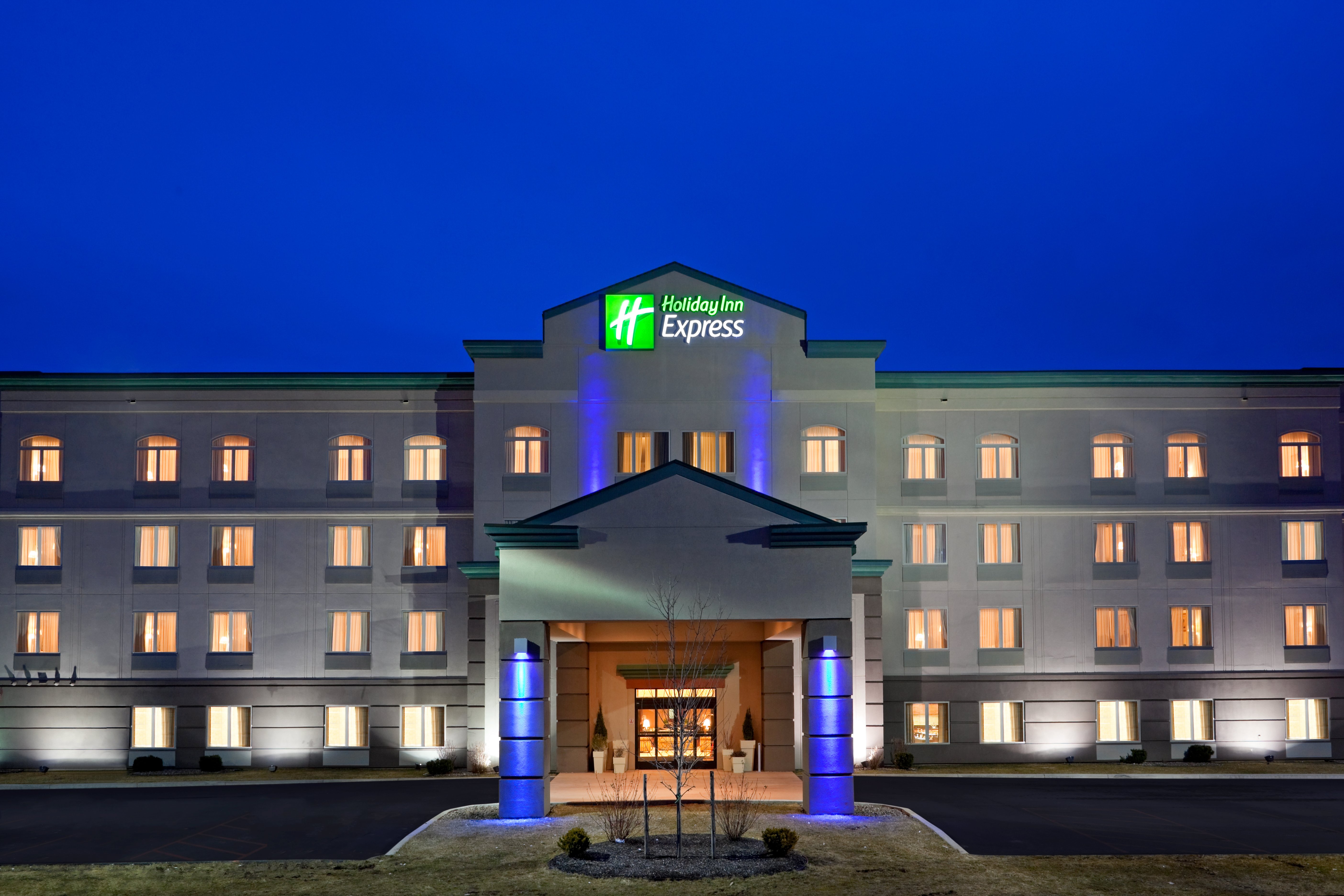 Holiday Inn Express Syracuse-Fairgrounds 2/75