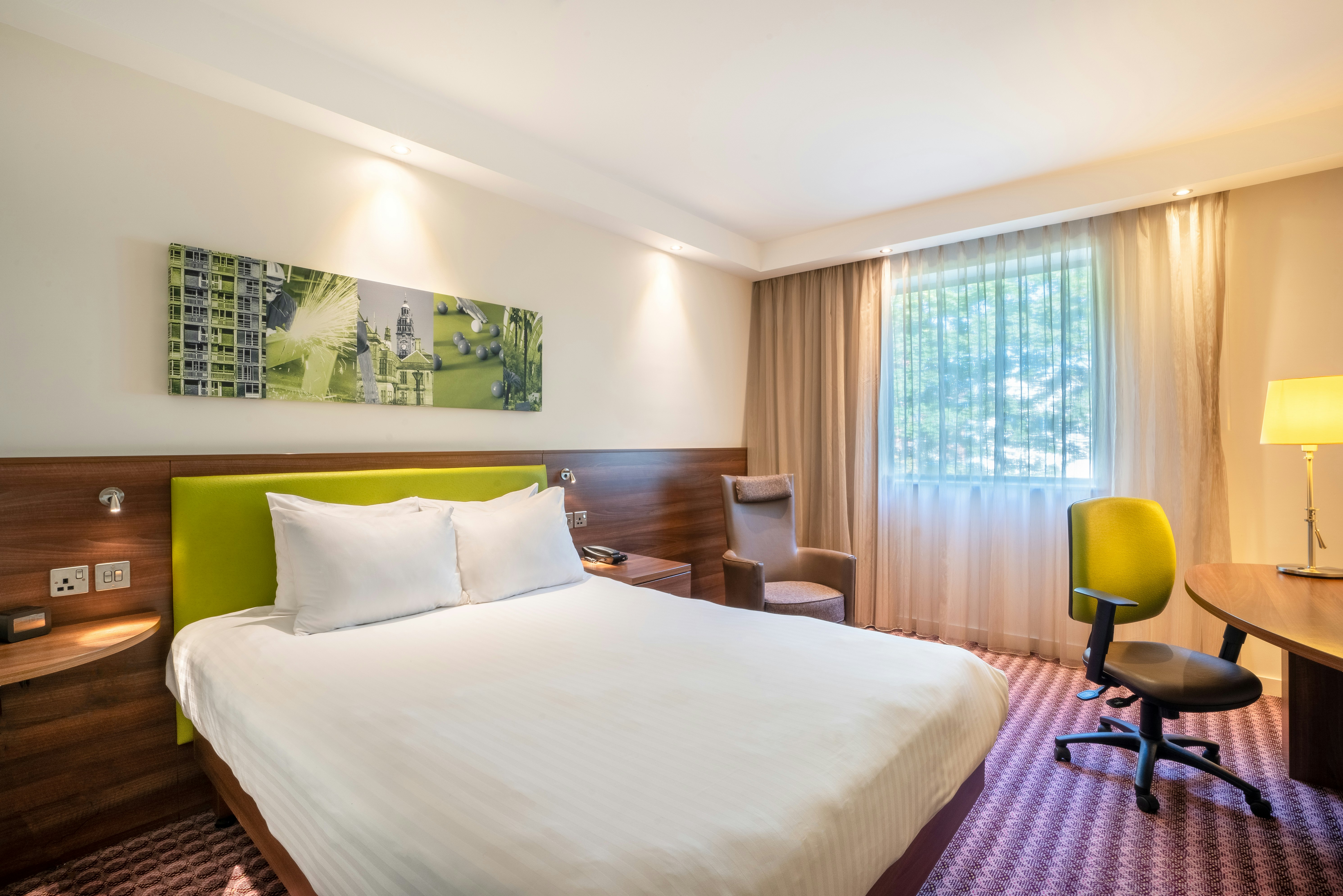 ROOM, QUEEN BED