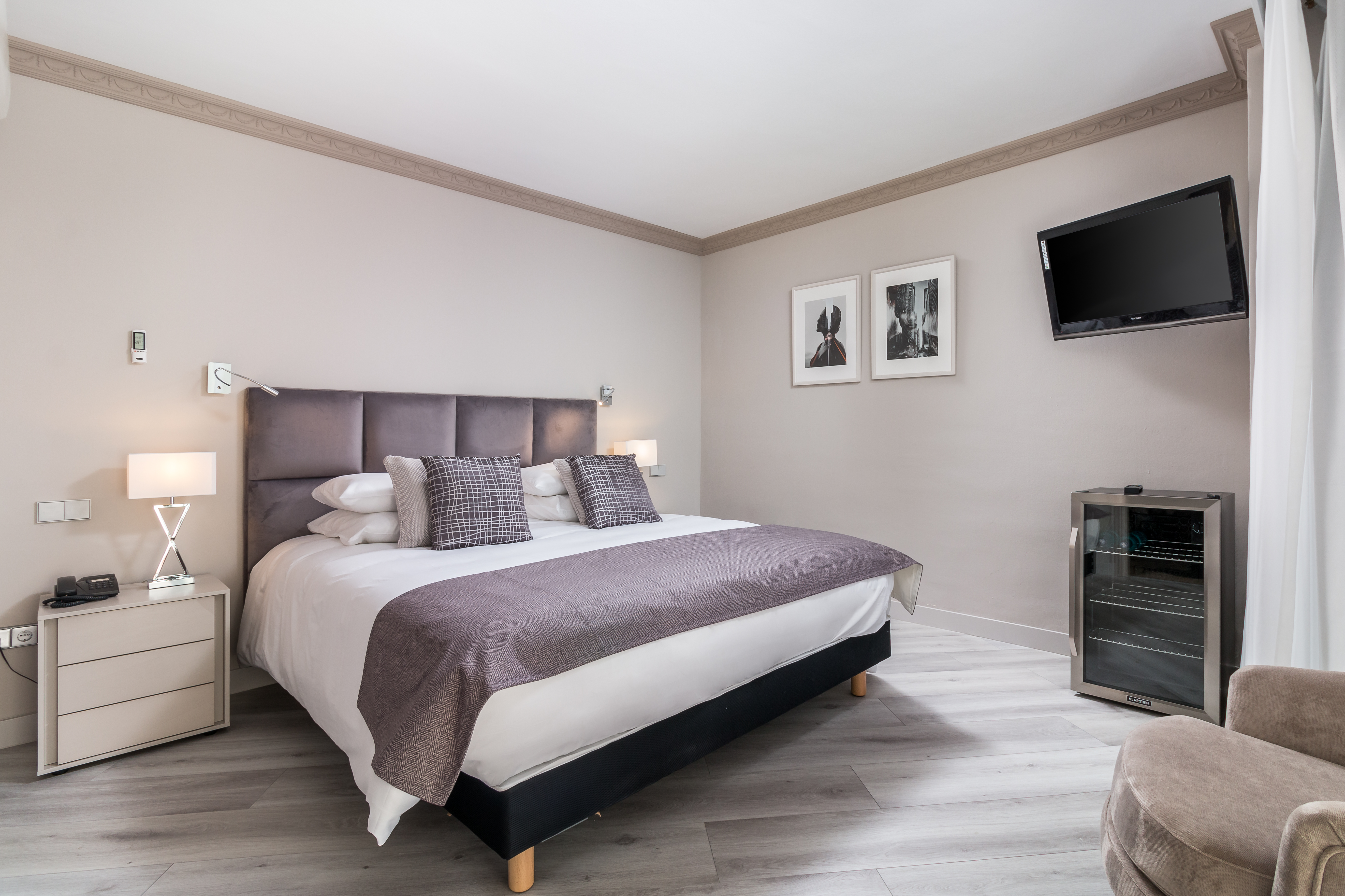 Deluxe, Double Bed