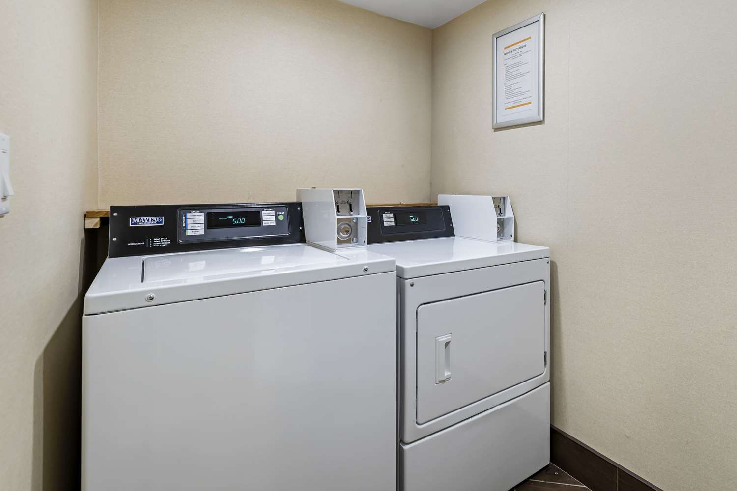 Comfort Inn Windsor, ON 8/10