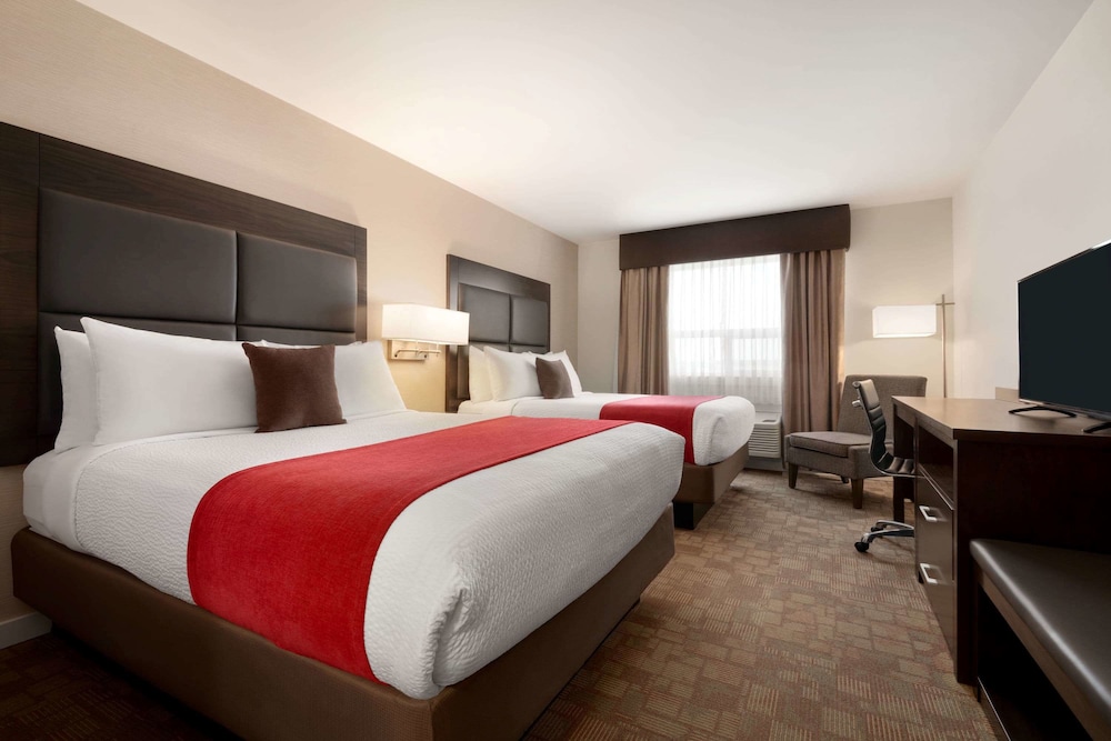 Days Inn by Wyndham 100 Mile House 7/24
