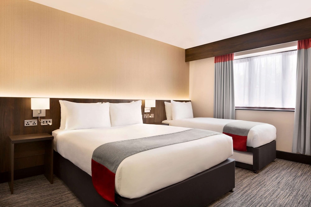 ROOM, MULTIPLE BEDS