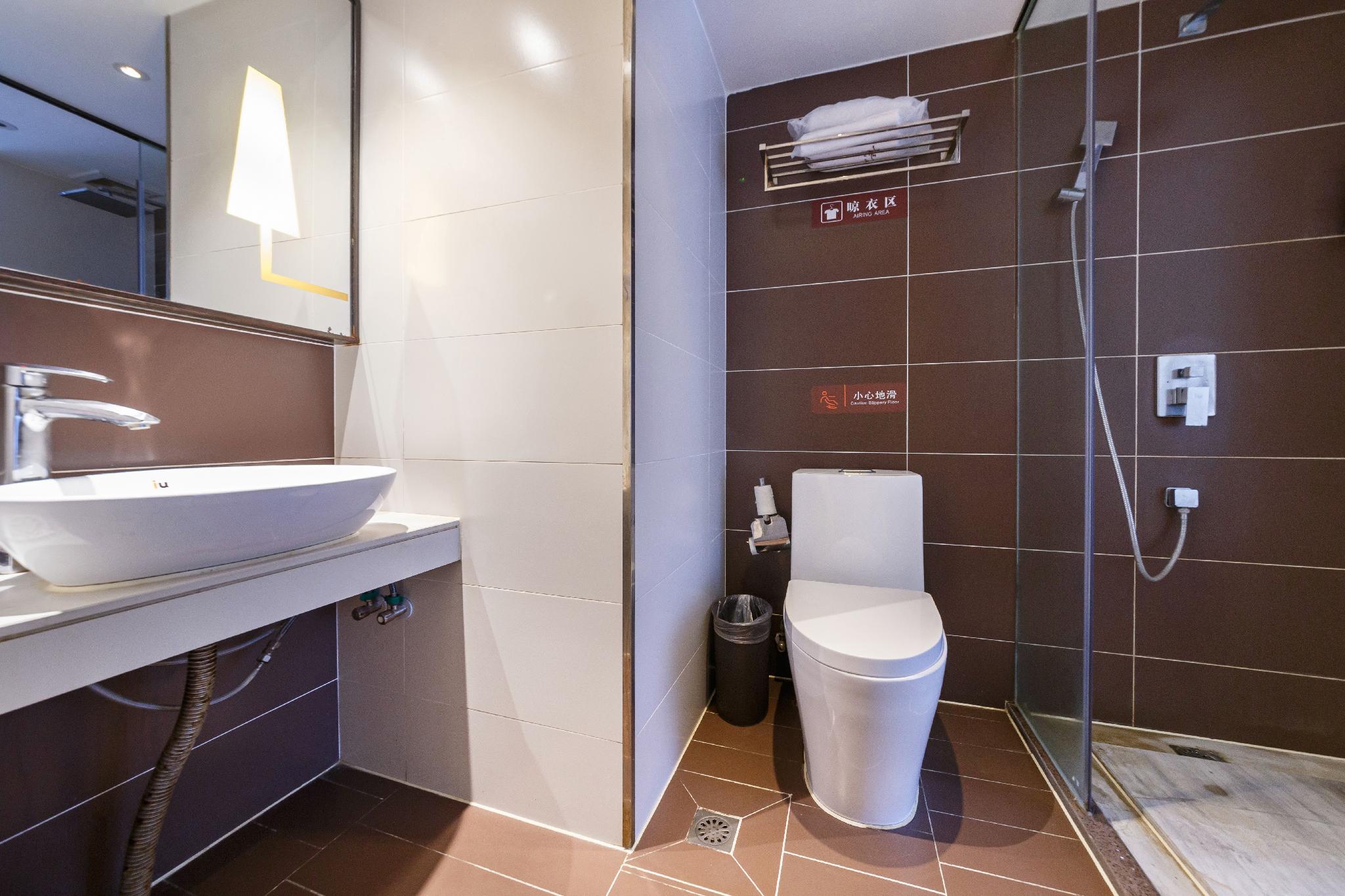 IU Hotels Xian Sanqiao Metro Sation Wanxiang City Branch 26/30
