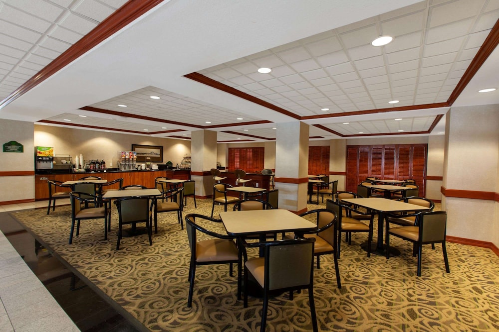 Hotel Willowbrook 16/25