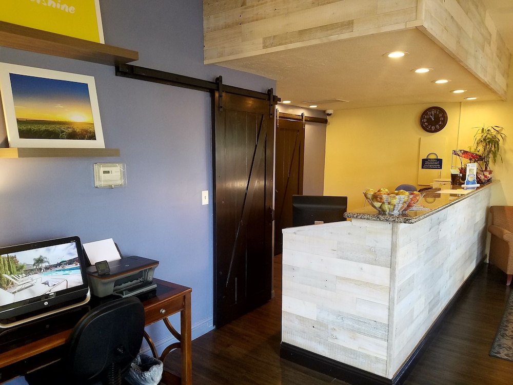 Days Inn & Suites by Wyndham Lodi 5/36