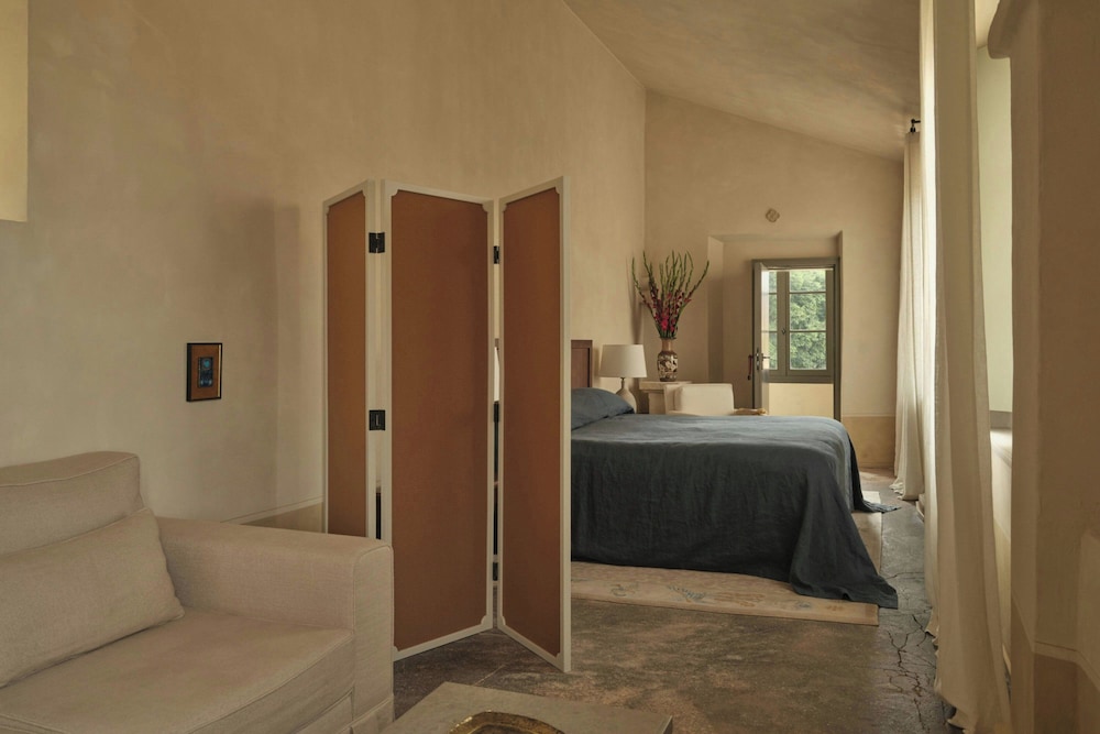Deluxe, Suite, King Bed, Partial Sea View