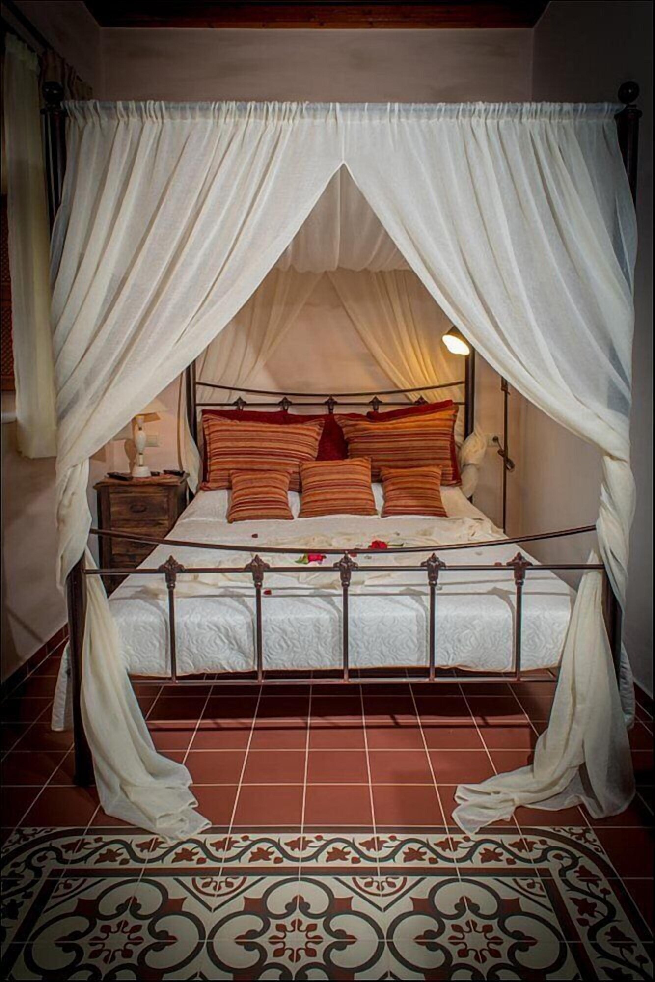 3 BEDROOMS, VILLA