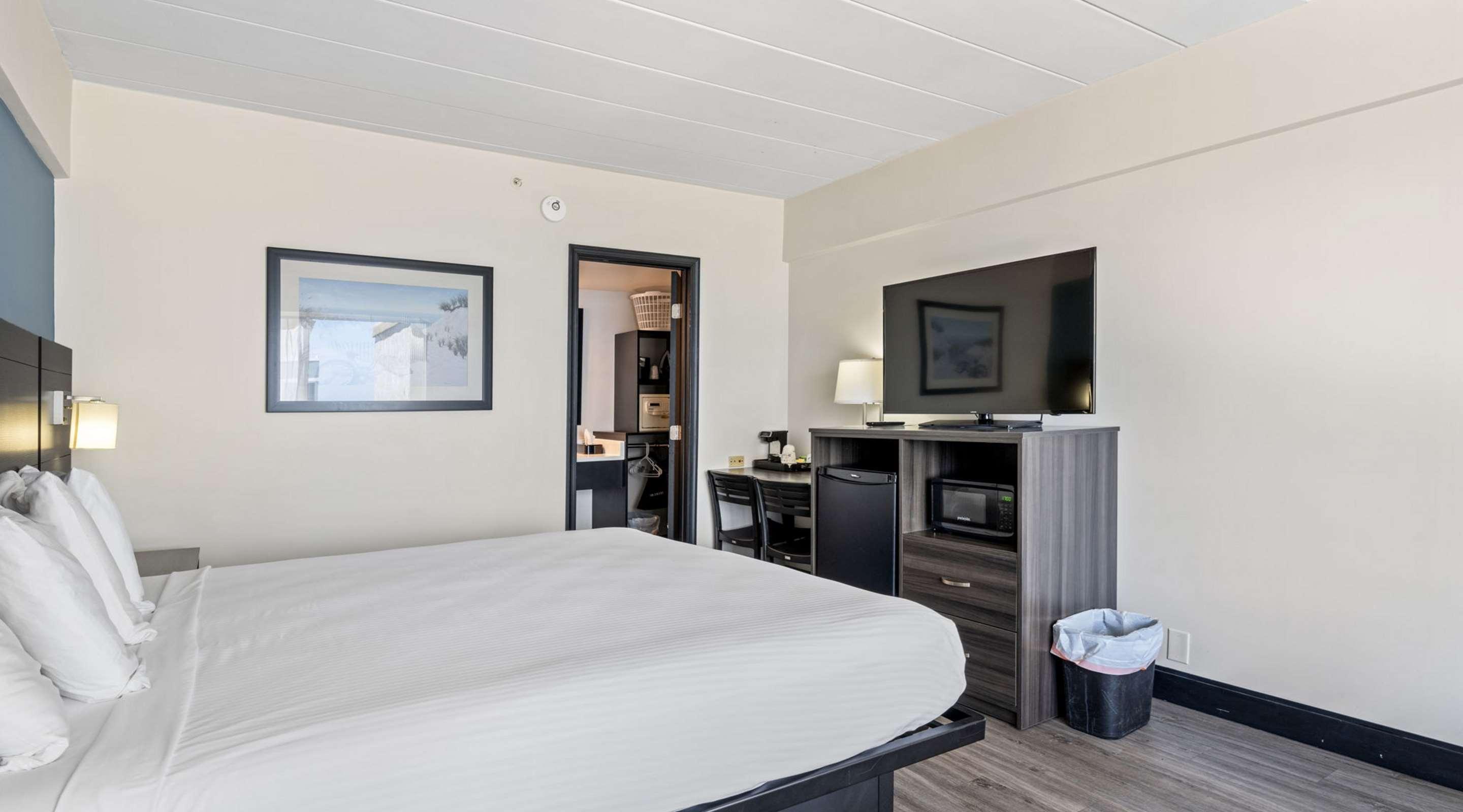 Inner, King Bed، SureStay Hotel by Best Western Virginia Beach Royal Clipper 6/10
