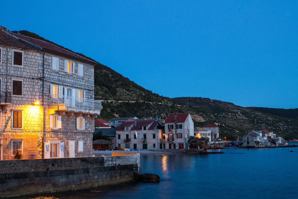 Mira Seafront Guesthouse 32/46