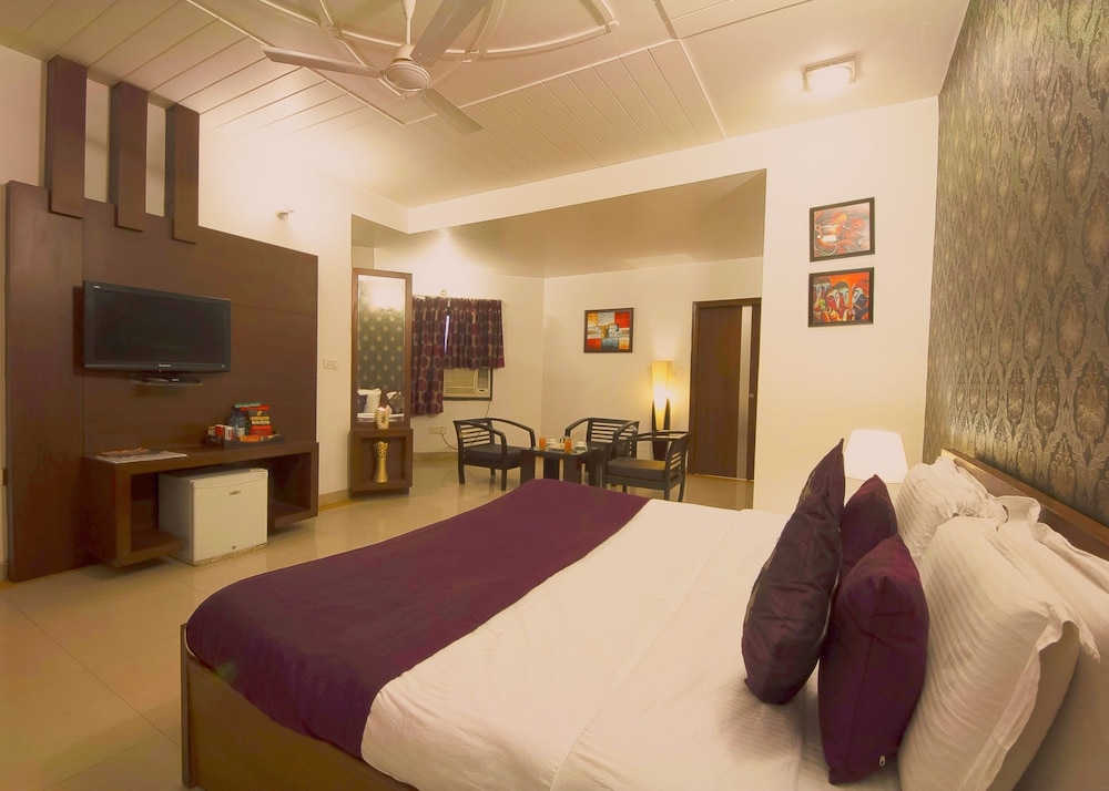 AIRPORT HOTEL DELHI 37 17/64