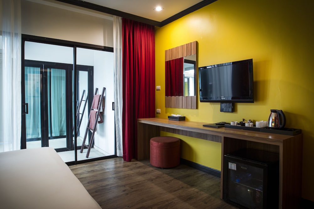 MUST SEA HOTEL(FORMERLY MUSSEE KATA BOUTIQUE) 61/70