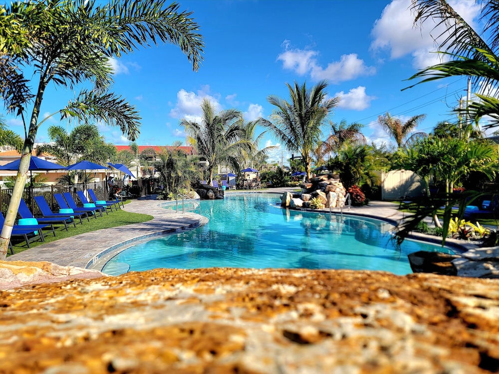 Tropical Beach Resorts 72/79