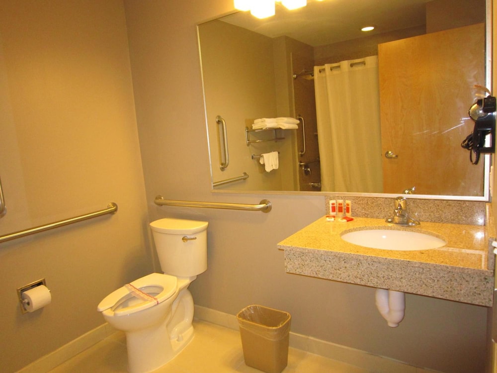 Red Carpet Inn And Suites Monmouth Jtc 21/38