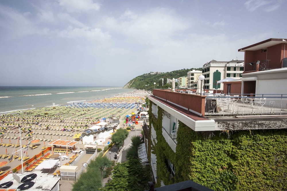 Hotel Giovanna Regina 28/34
