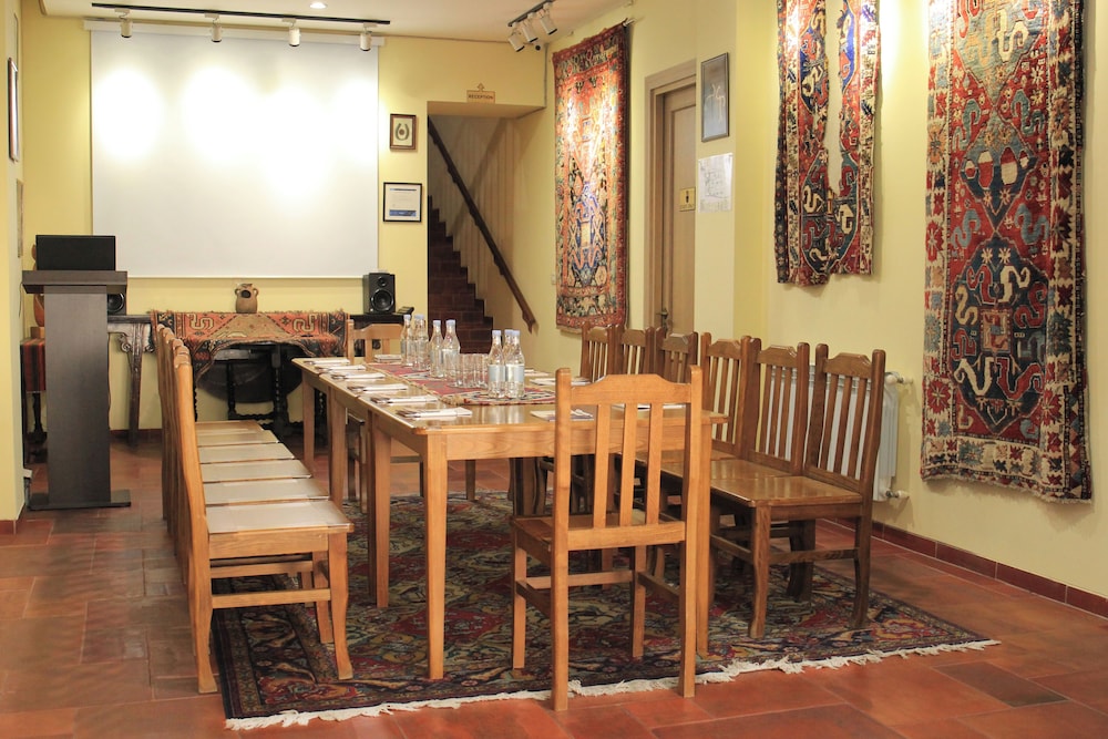 Silk Road Hotel 42/49