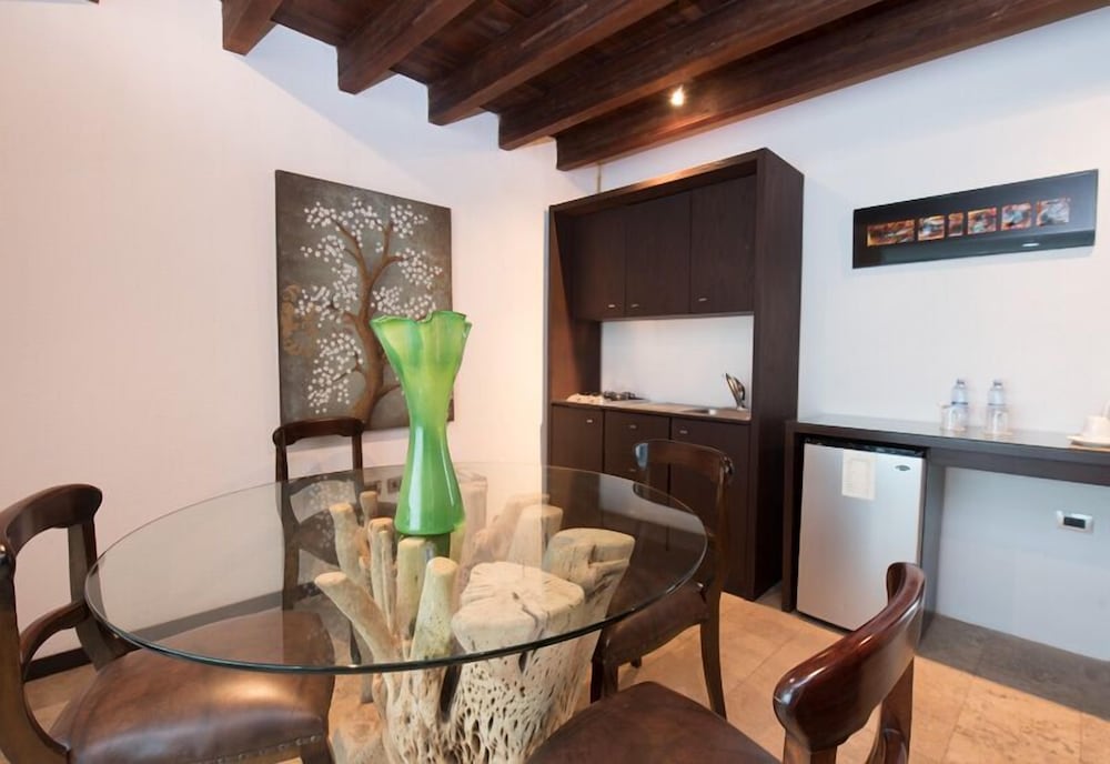 Colombe Hotel Boutique 63/76