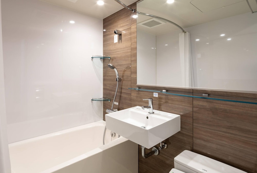 غرفة بثلاثة أسرّة مع أريكة، Comfort Hotel Era Kobe Sannomiya 6/7