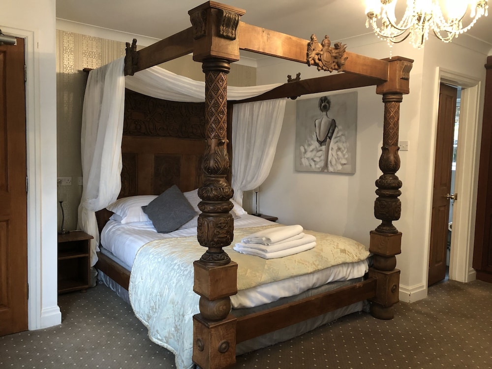 Four Poster, Double Bed