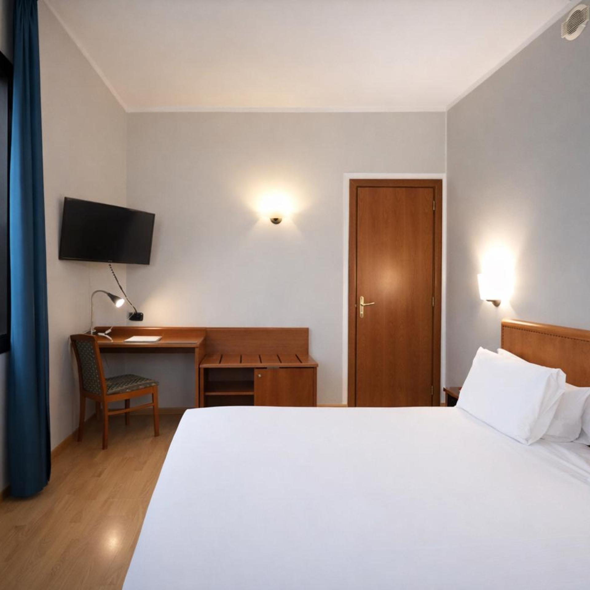 غرفة بسرير مزدوج أو سريرين منفصلين
