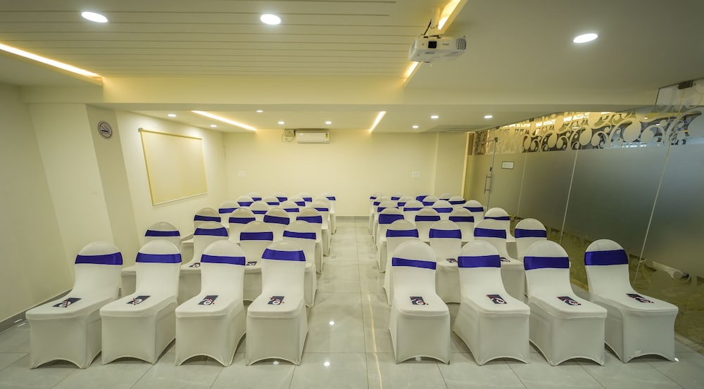 Zip By Spree Hotels Purple Orchid 33/36