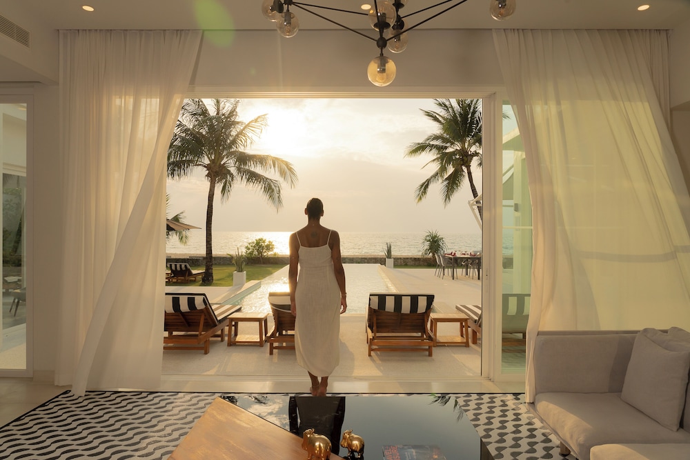 Coastal Escape - Natai 8/50