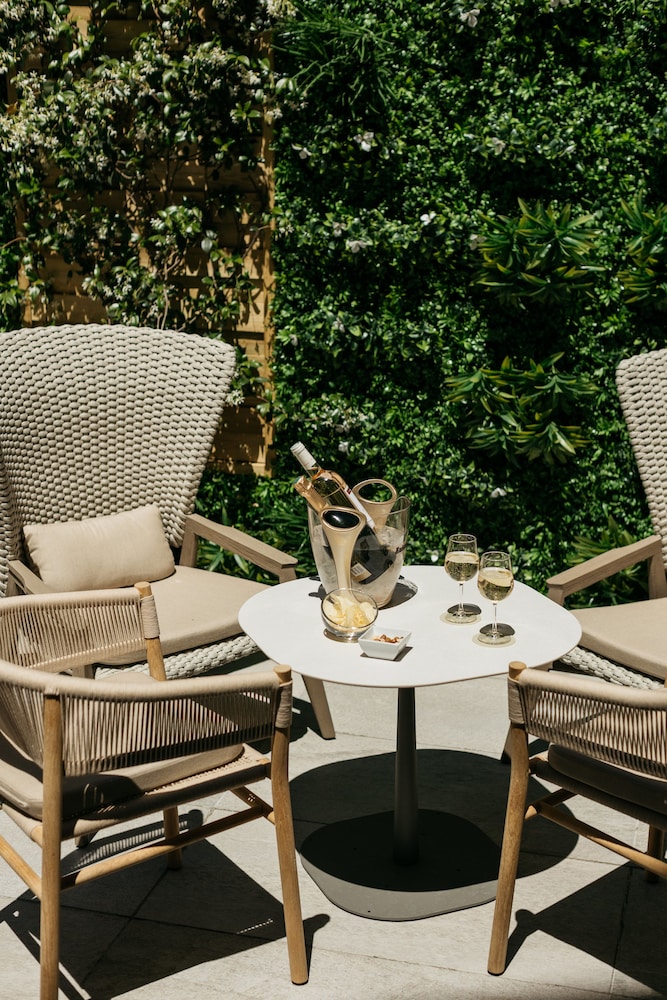 Boutique Hotel Cezanne 46/62