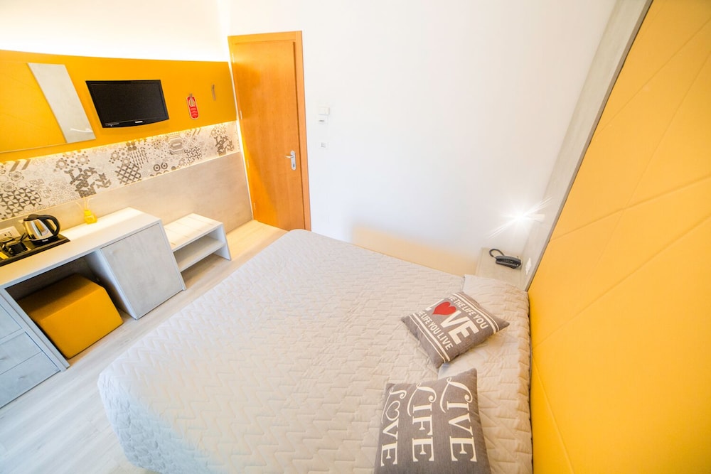 1 BEDROOM, DESIGN, DOUBLE BED, COURTYARD VIEW